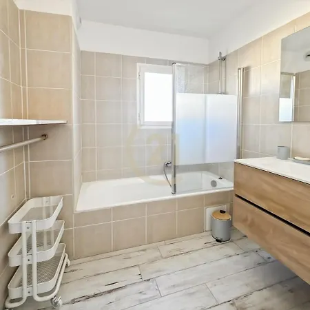 Apartment Saint-philippe T3 With Ocean View, Terrace, Within Walking Distance *