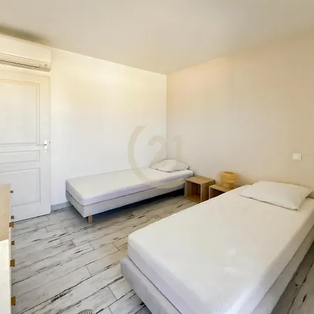 Saint-philippe T3 With Ocean View, Terrace, Within Walking Distance *