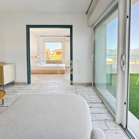 Apartment Saint-philippe T3 With Ocean View, Terrace, Within Walking Distance *
